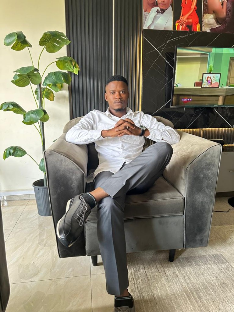 Directeur général de WINALL TECH SARL